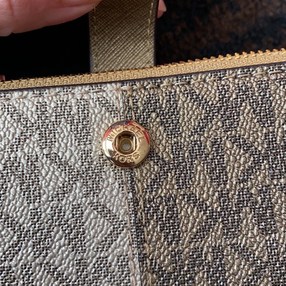 NWT Michael kors double zip wristlet - Picture 6 of 12